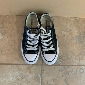 Used unisex Converse
